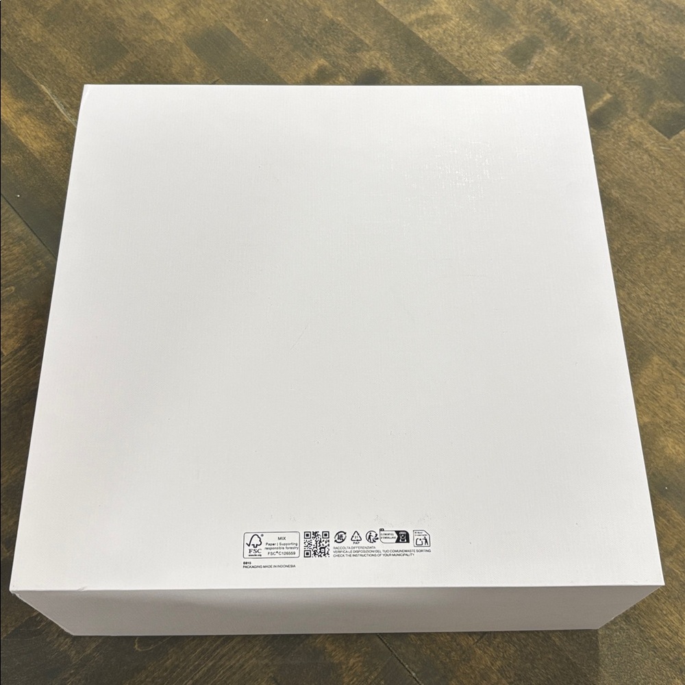 Celine Paris White Gift Box with Black Ribbon - Picture 10 of 10